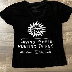 Hot Topic Supernatural Women's Large Shirt V-Neck in Black